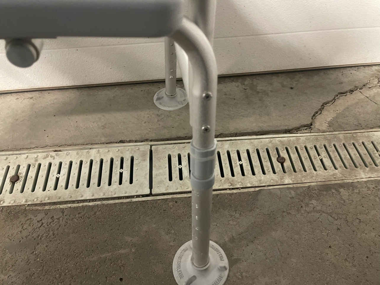Adjustable Bath Seat with Backrest and Arms - photo 3