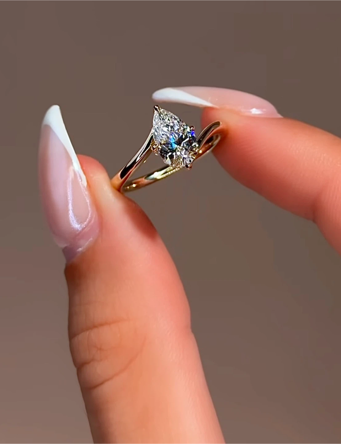 Pear Cut Mossanite Diamond Ring in 925 Silver - photo 2