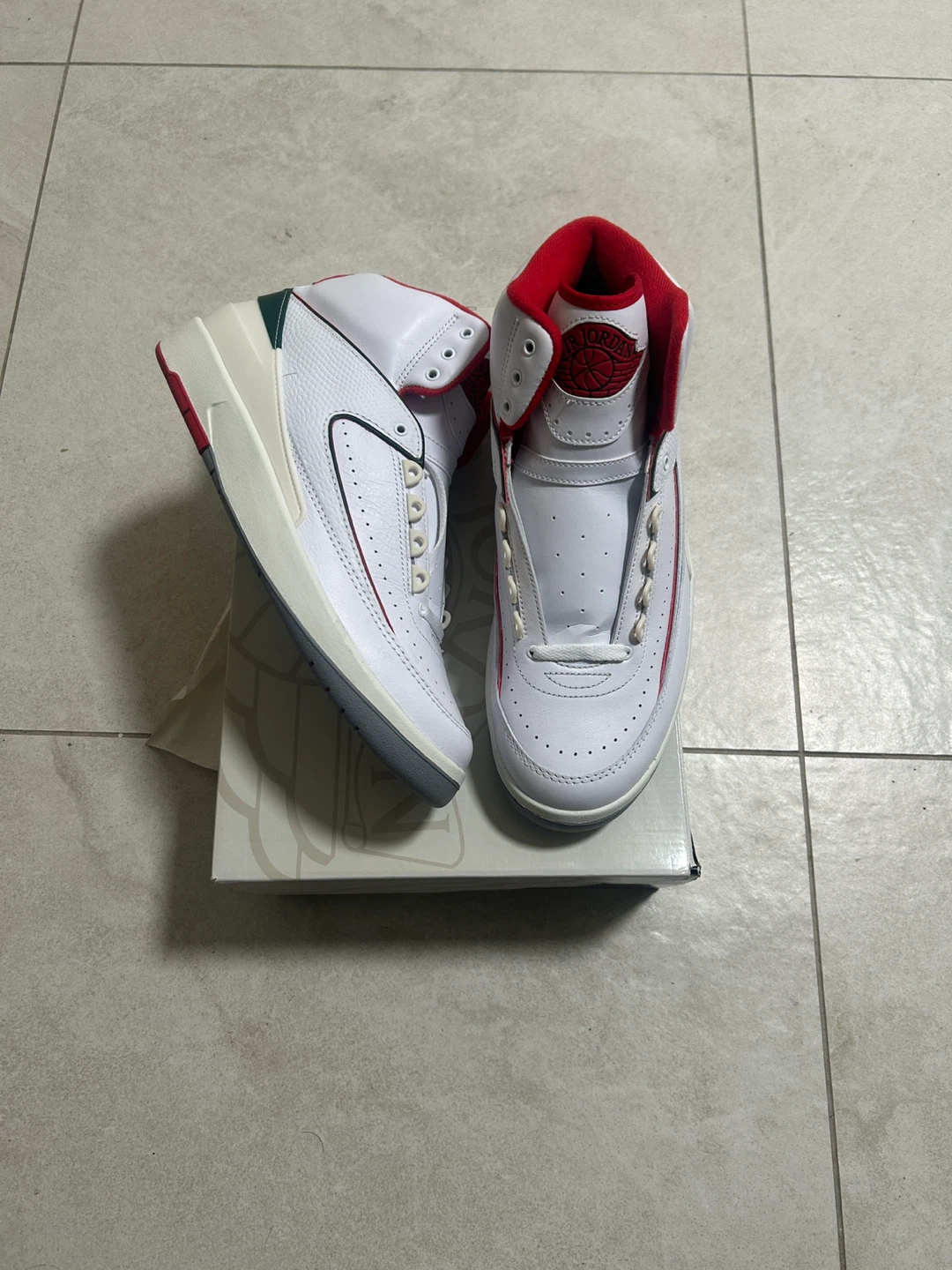 Air Jordan 2 Retro White Red Green - photo 2