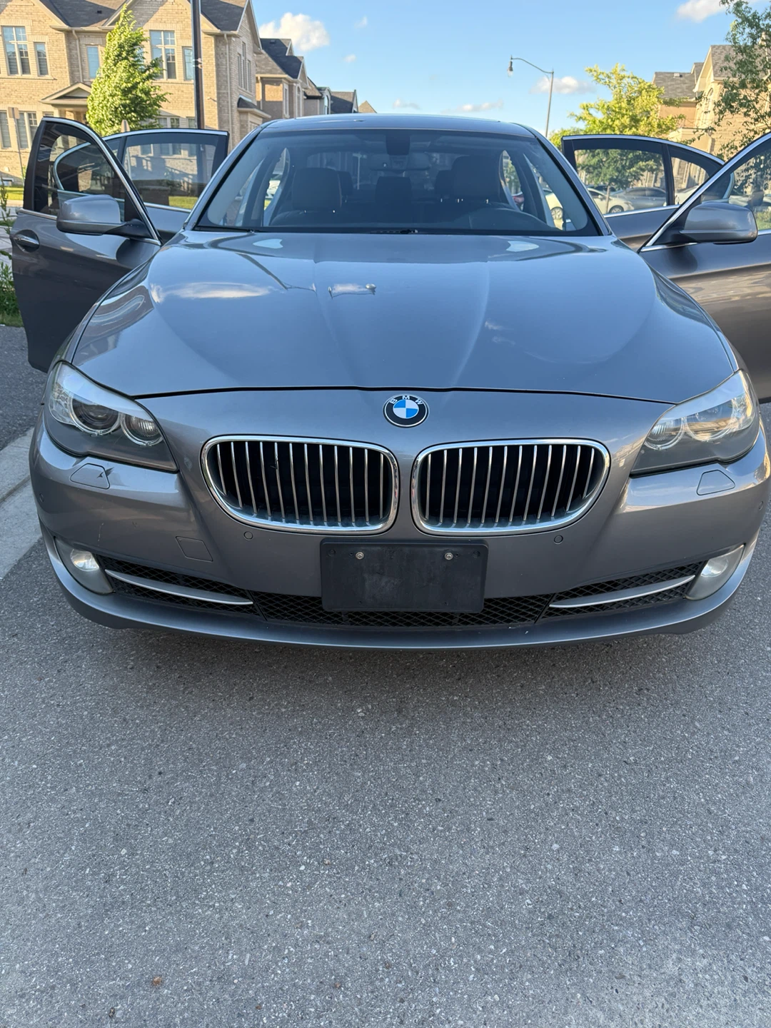BMW 528i Sedan