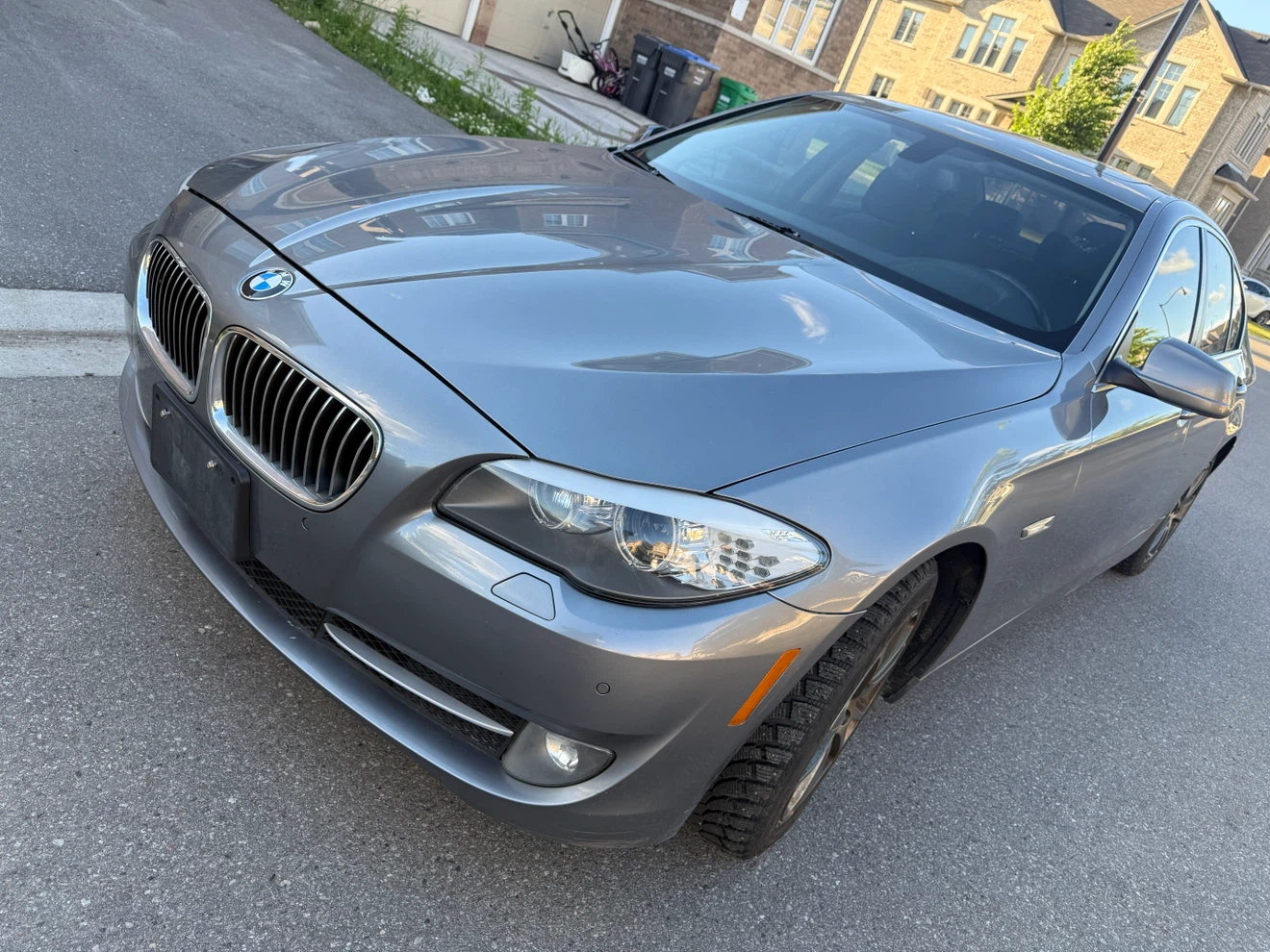 BMW 528i Sedan - photo 2