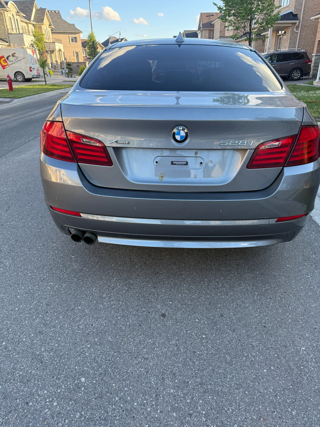 BMW 528i Sedan - photo 4