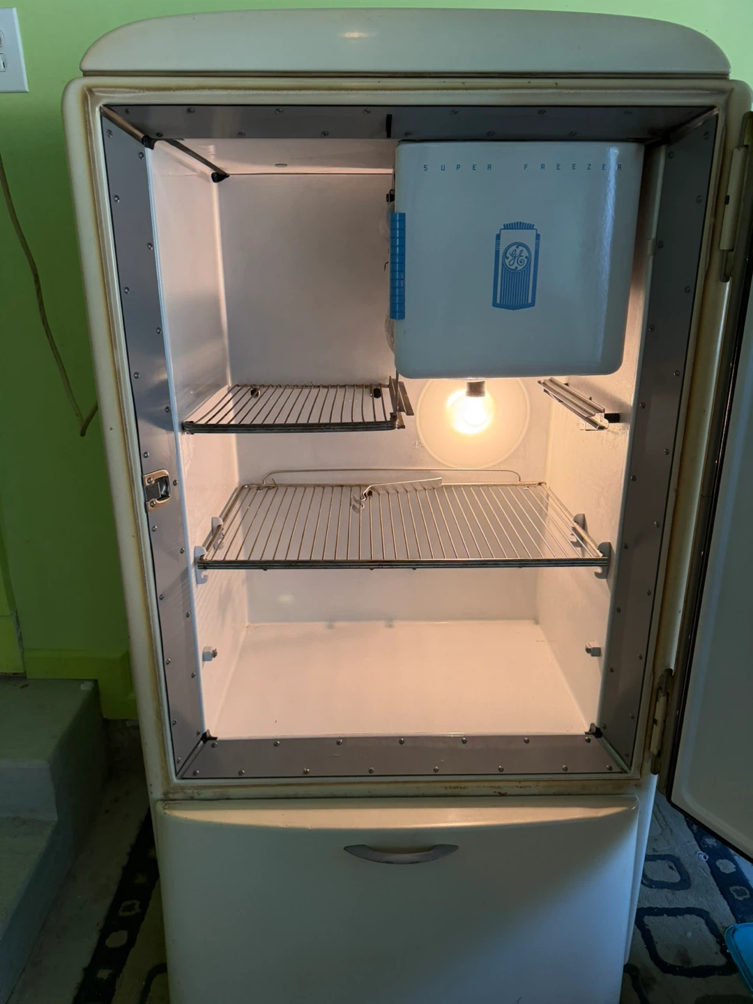 Vintage GE General Electric Refrigerator - photo 2