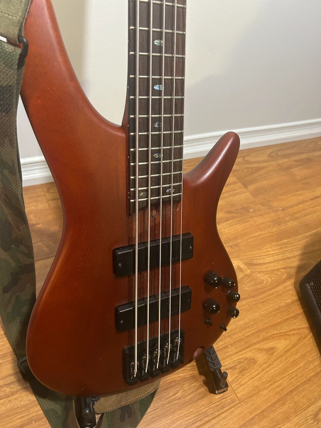 Ibanez SR505 Soundgear (SDGR) 5-String Bass - photo 2