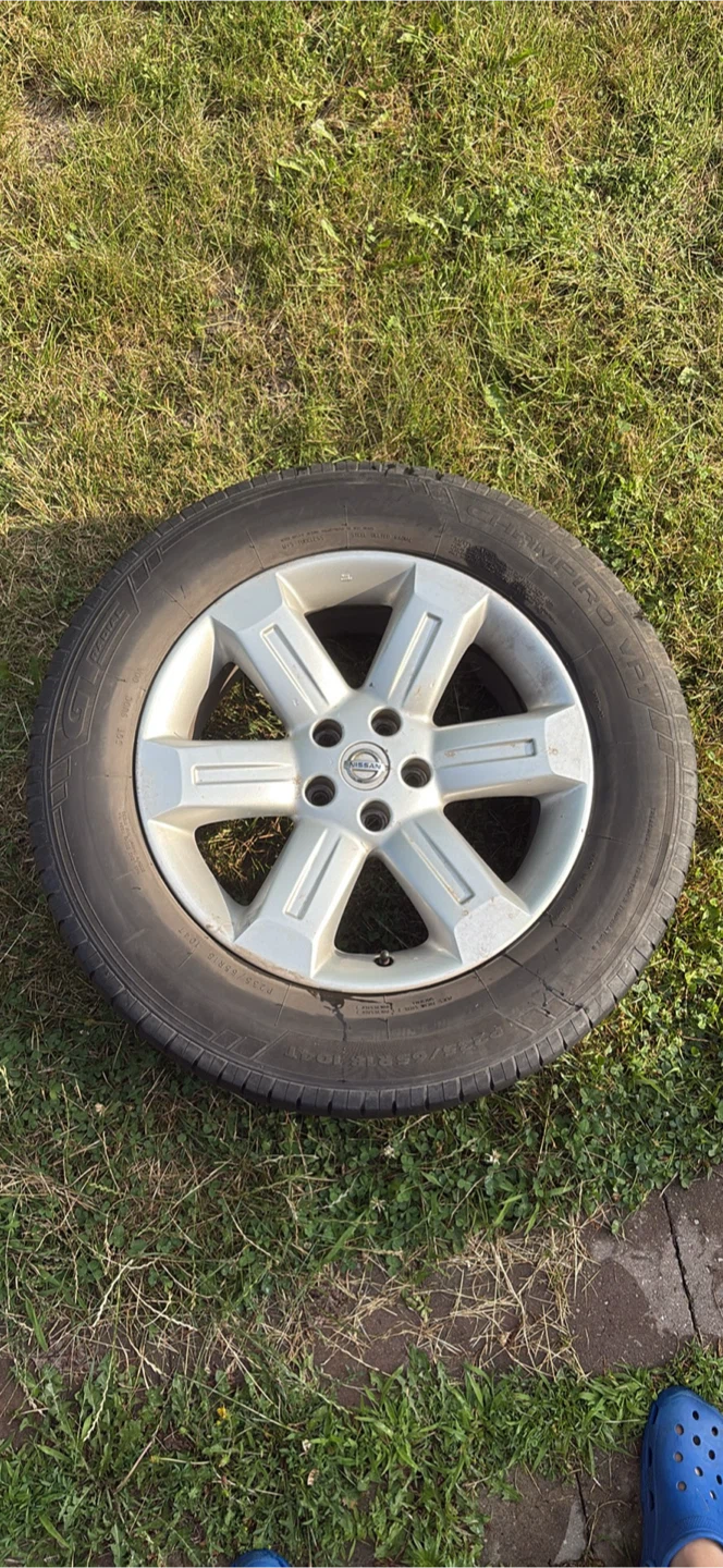 Nissan Tires and rims 235/65r18