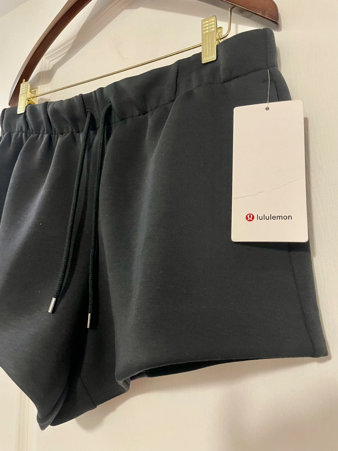 NWT Lululemon Black Shorts Size L - photo 2