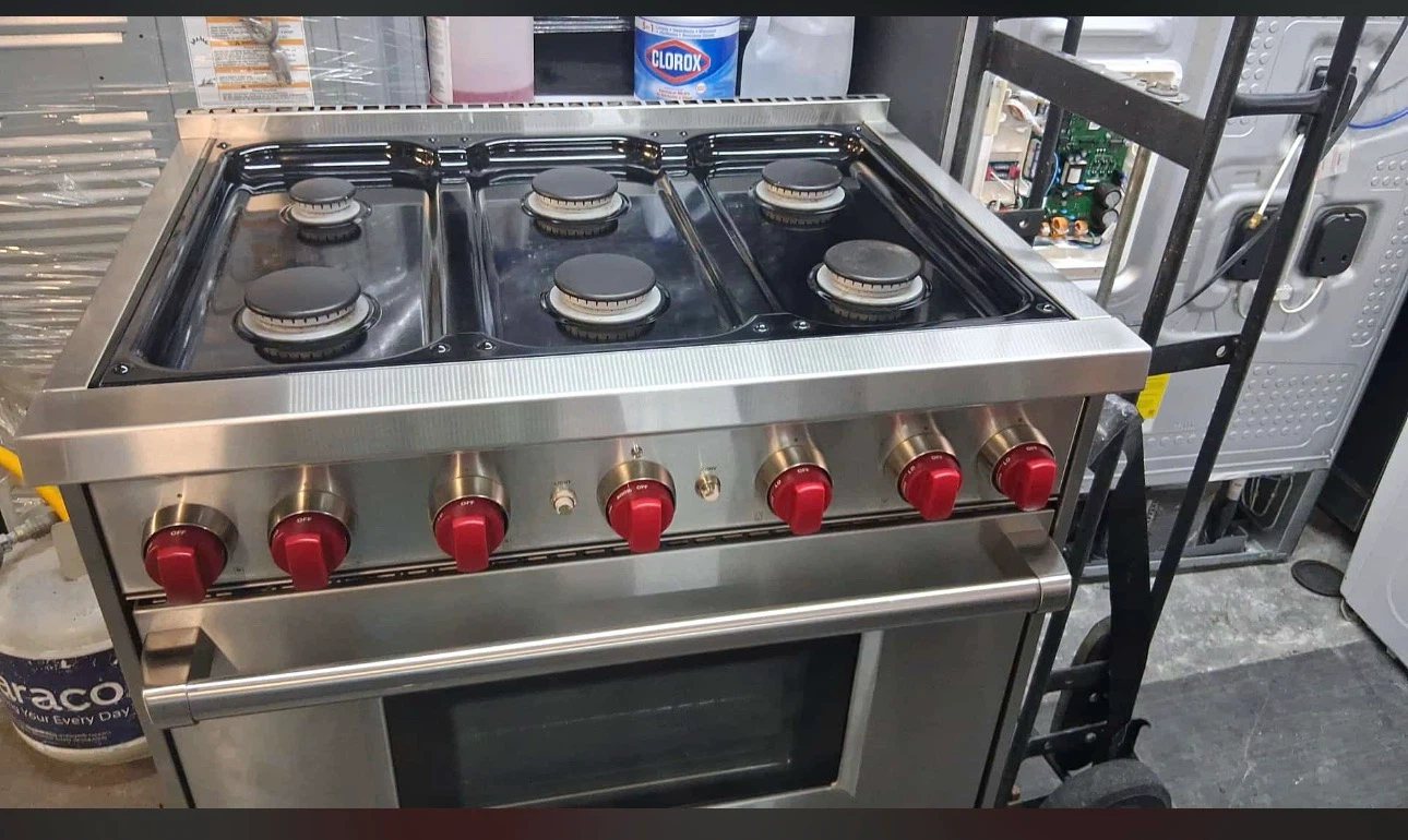 Wolf 36" Gas Range with 6 Burners - photo 2