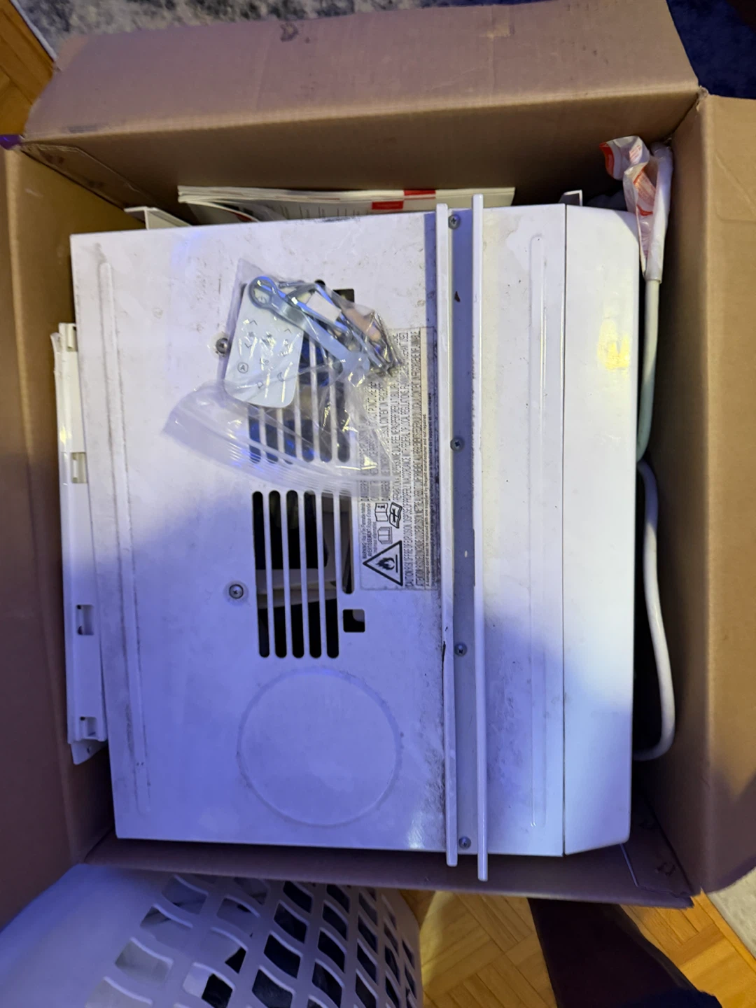 Toshiba Window Air Conditioner RAC-WK0812ESCWRC - photo 2