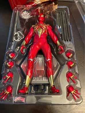 Hot Toys Spider Man Iron Spider Armor  VGAM038 Figure - photo 2