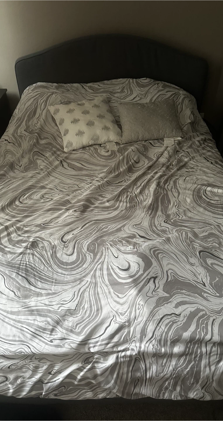 Full size bed with mattress - photo 3