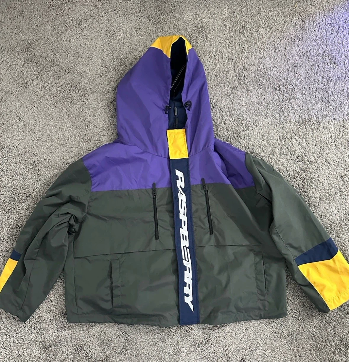 GV Gallery Raspberry Hills Windbreaker