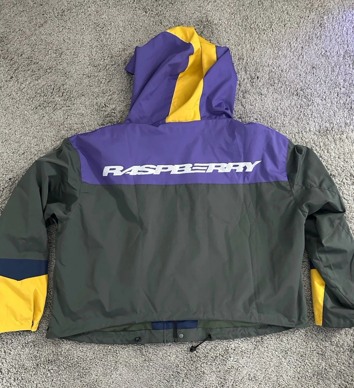 GV Gallery Raspberry Hills Windbreaker - photo 2