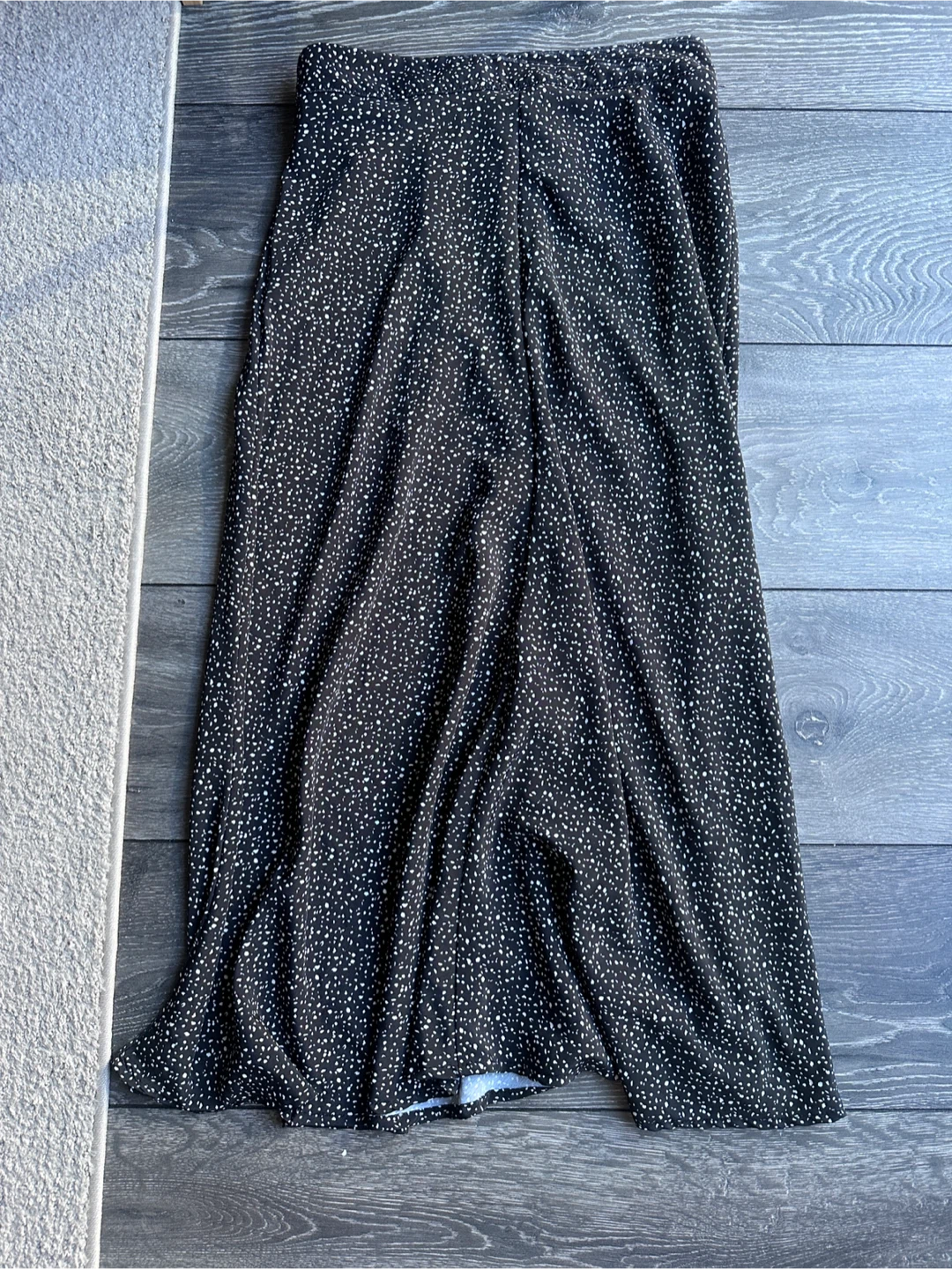 Women’s Black Midi Skirt - M