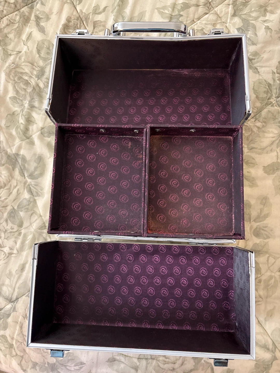 White Embossed Makeup Train Case - photo 2