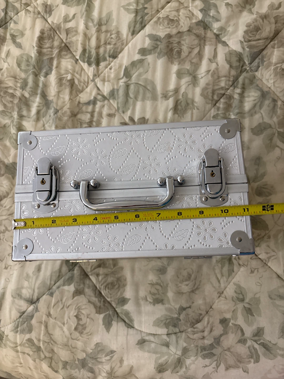 White Embossed Makeup Train Case - photo 4