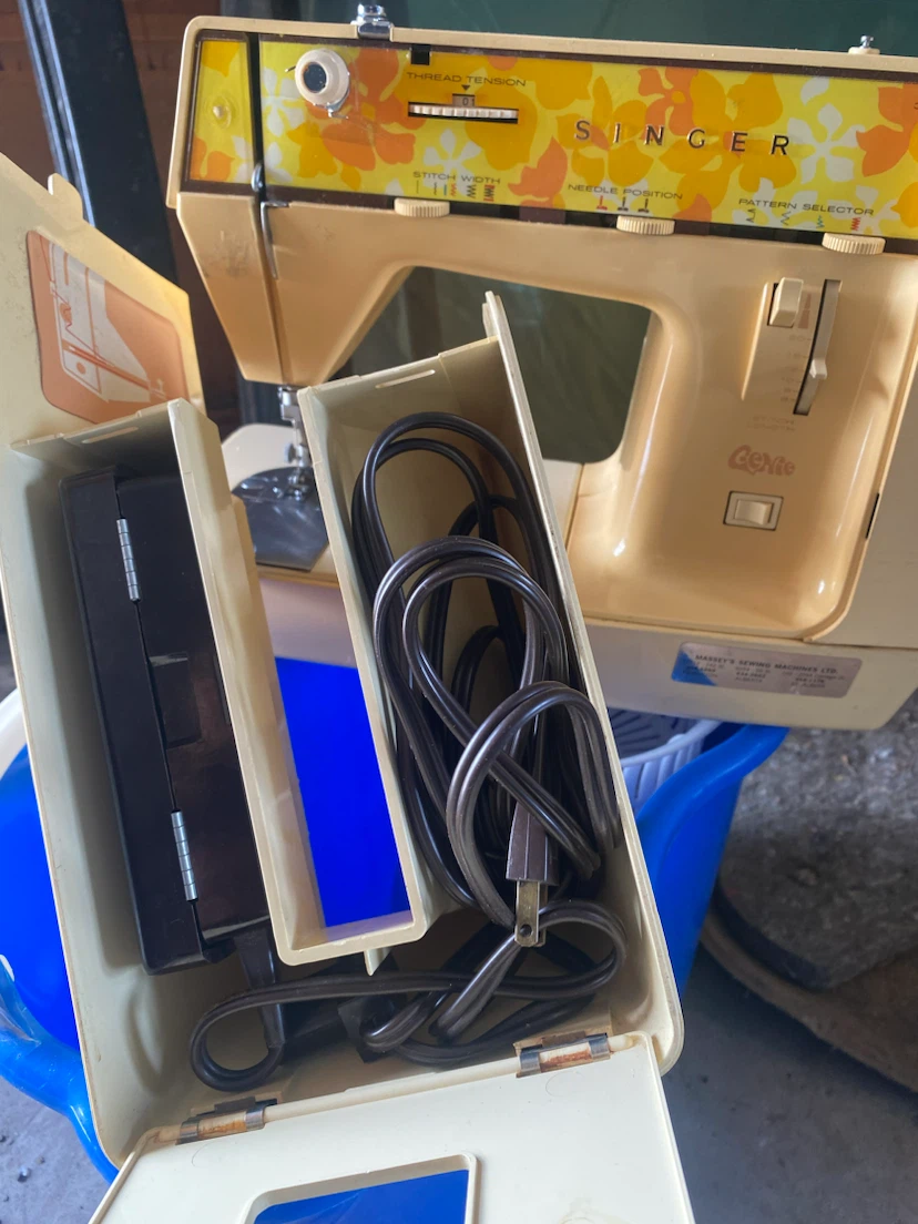 Singer Genie Sewing Machine - photo 4