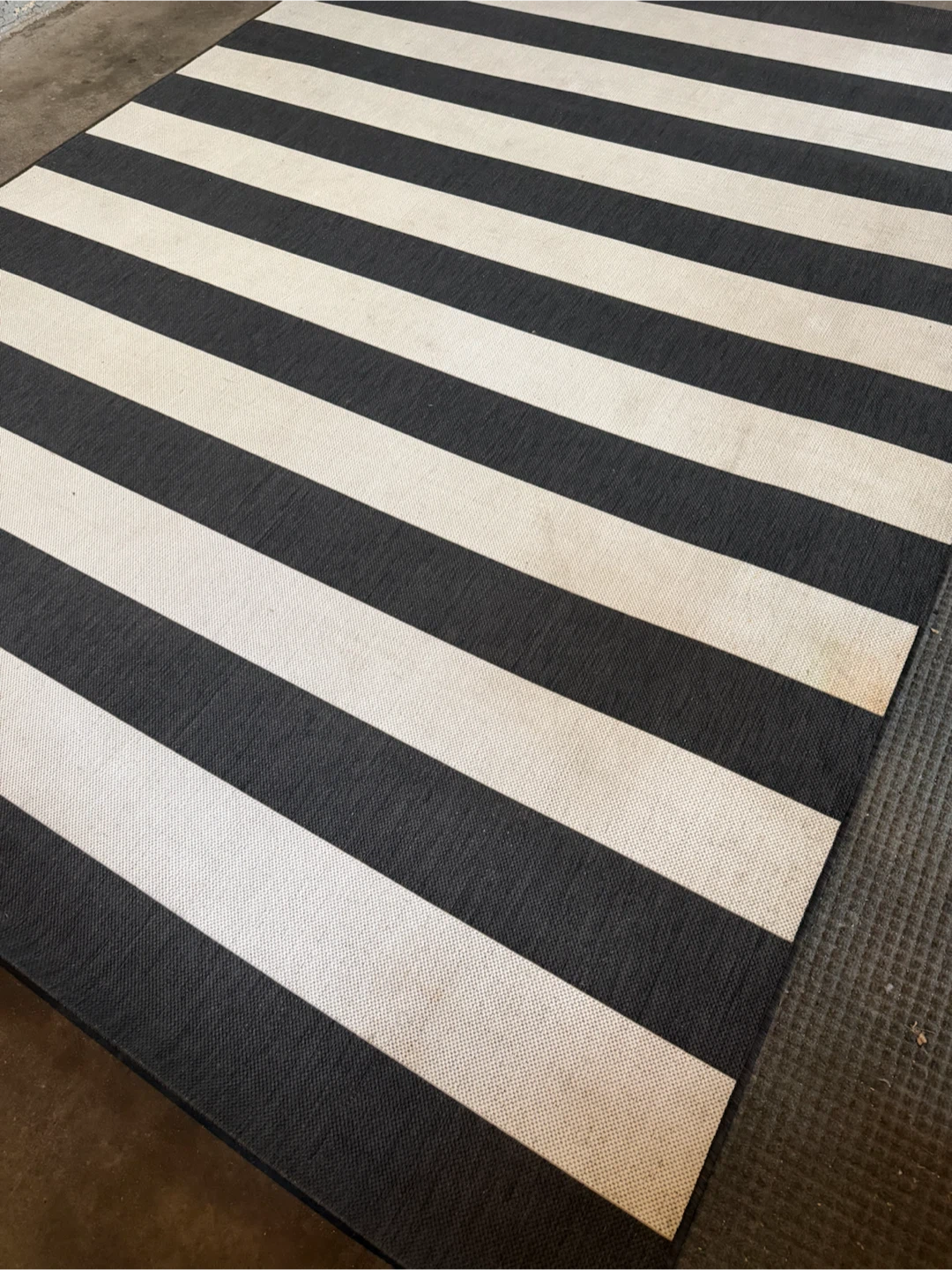 Black and White outdoor rug - photo 3