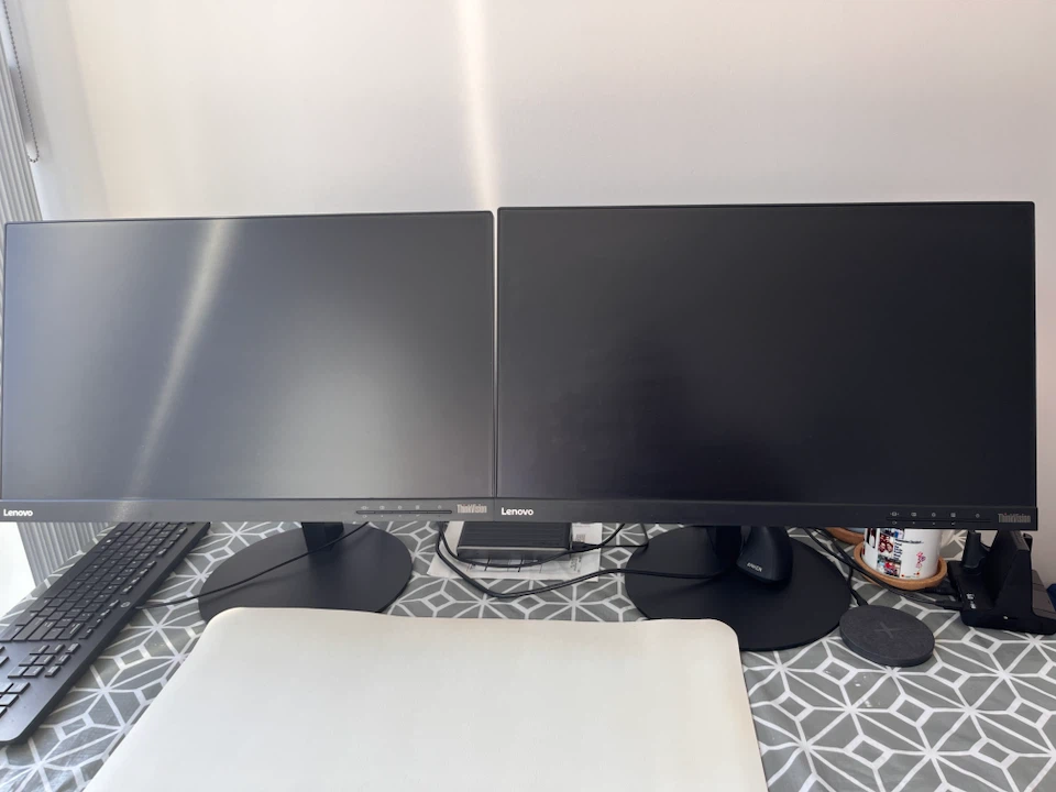 Lenovo ThinkVision Monitors (2x 23 inches) - photo 2