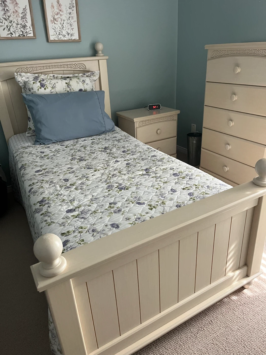 Youth bedroom suite