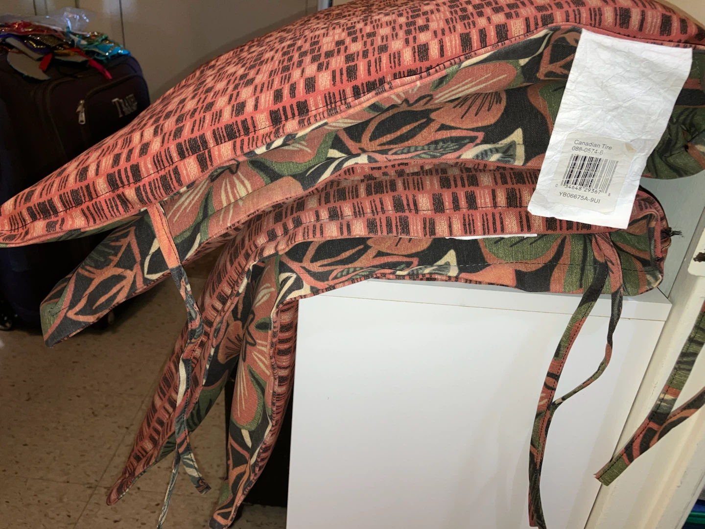 Canadian Tire Outdoor Cushion - photo 4