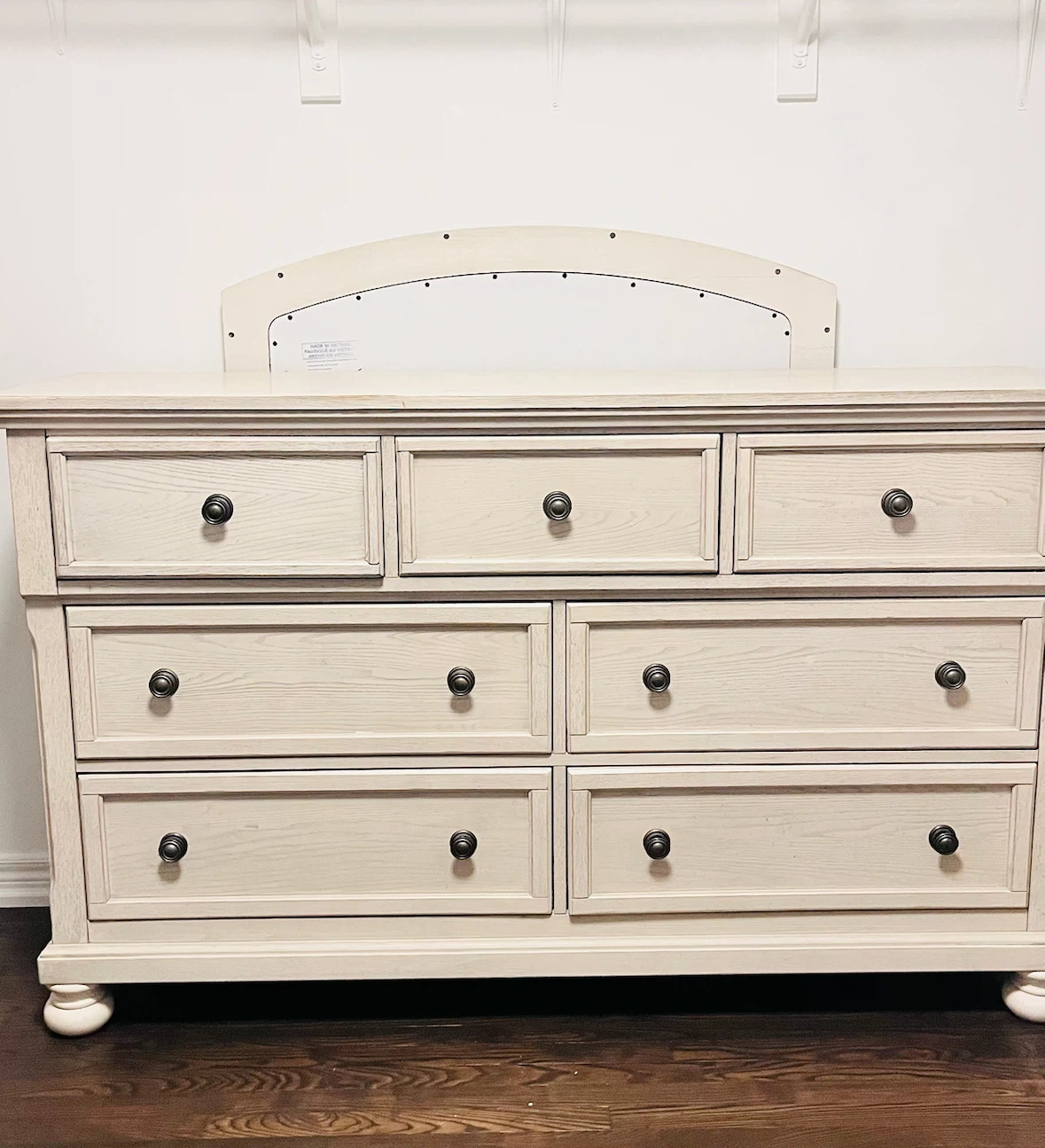 Cream coloured Solid wood King bed, dresser and nightstand set - photo 2