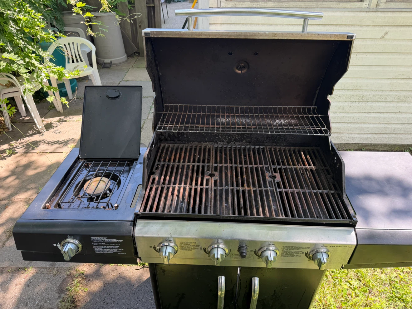 Char-Broil 4-Burner Gas BBQ Grill w/ Side Burner - photo 2