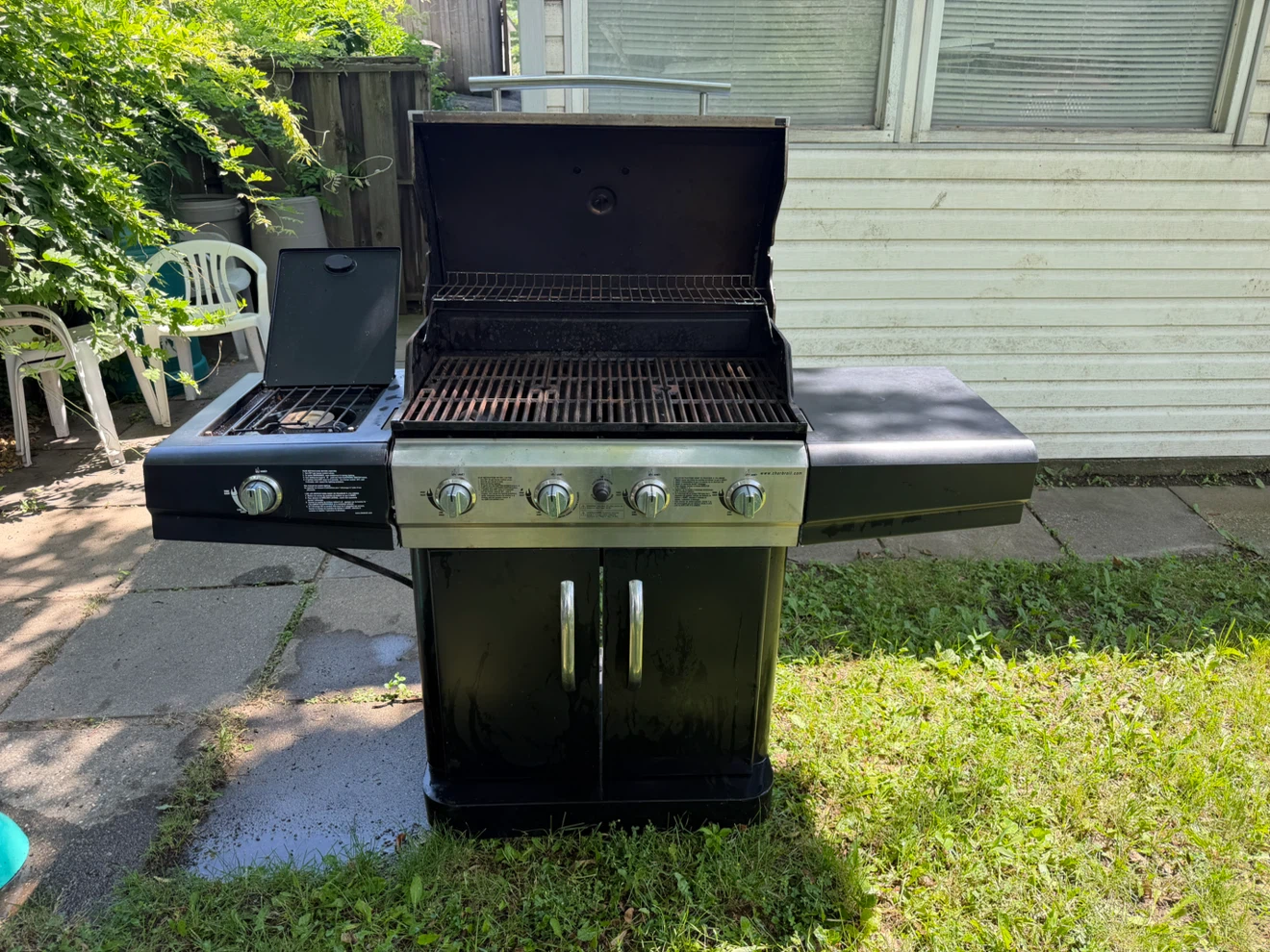 Char-Broil 4-Burner Gas BBQ Grill w/ Side Burner - photo 3