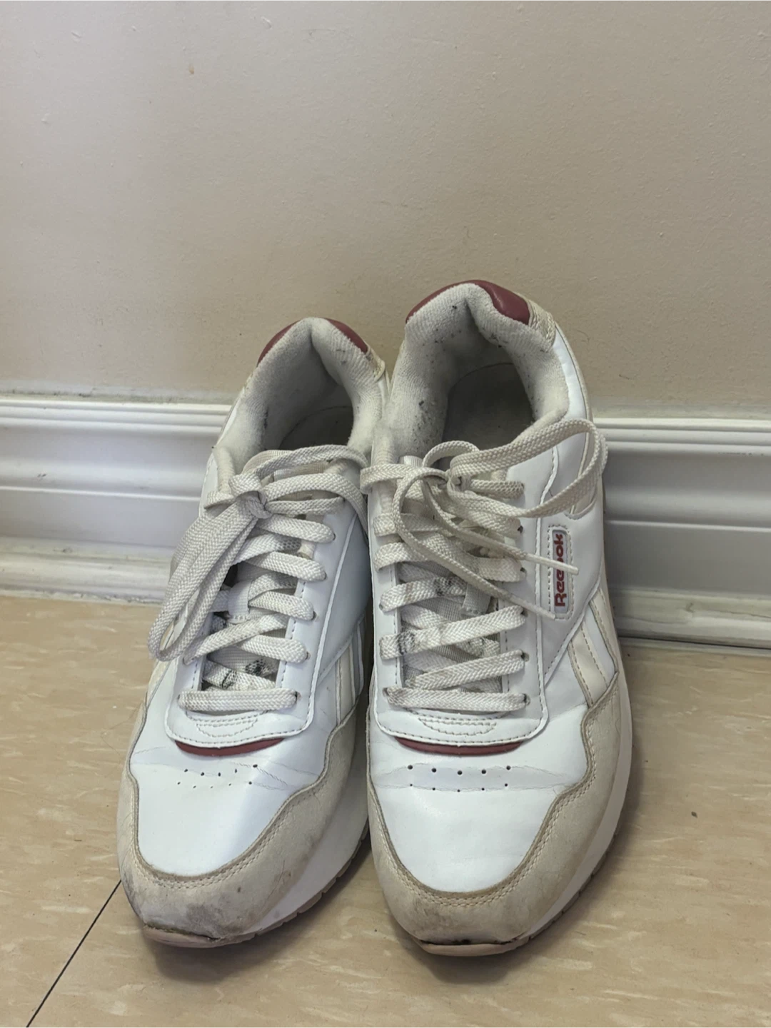 Reebok White/Red Athletic Shoes