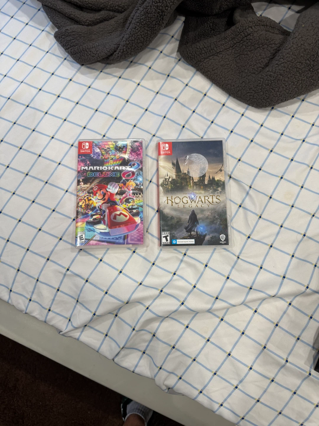 Nintendo Switch Games - Mario Kart 8 Deluxe & Hogwarts Legacy