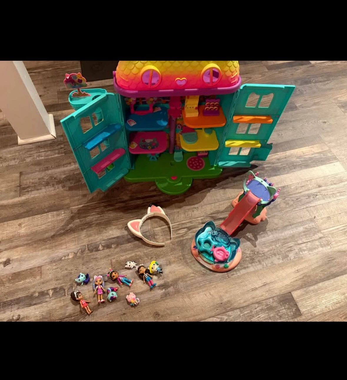 Gabby's Dollhouse Playset with Figures and Accessories - photo 4