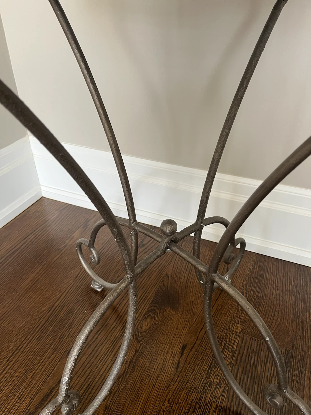 Round Accent Table with Metal Base - photo 3