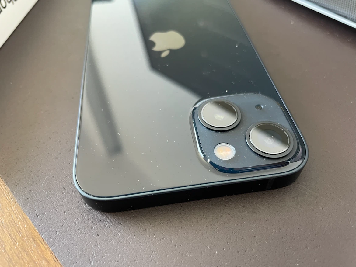Apple iPhone 13 - Black