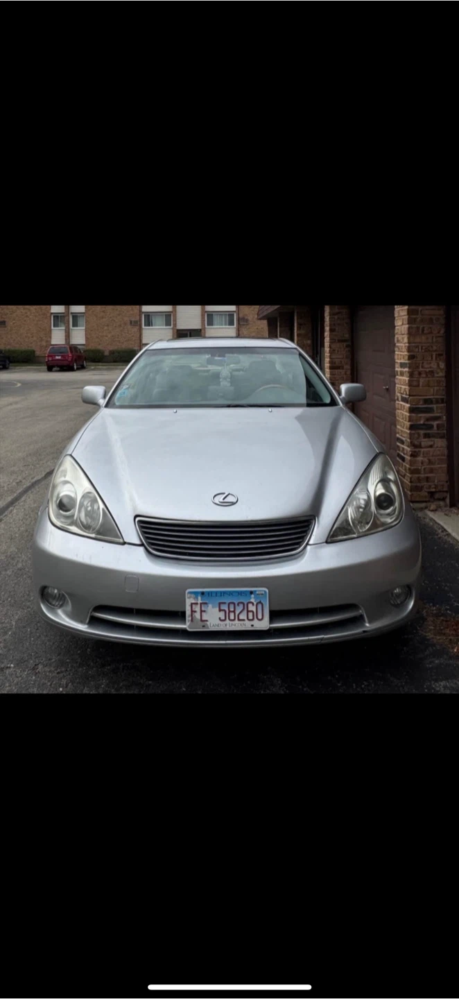 Silver Lexus ES 330 Sedan