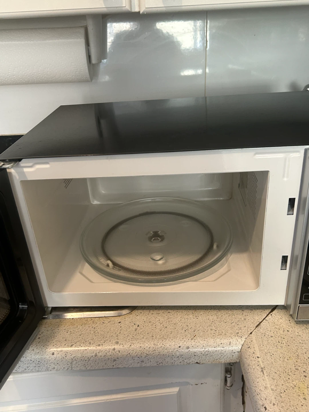 Hamilton Beach EM011MC2 Household Microwave Oven - photo 4