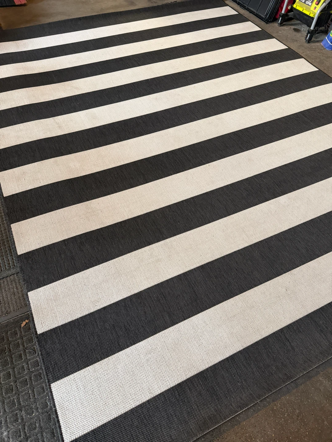 Outdoor area rug