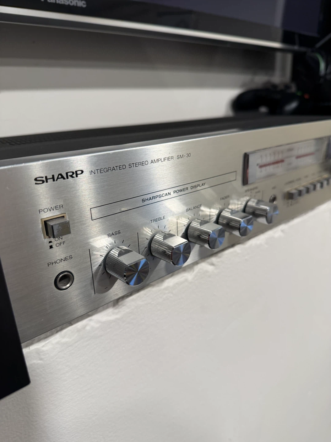 Sharp Integrated Stereo Amplifier SM-30 - photo 2