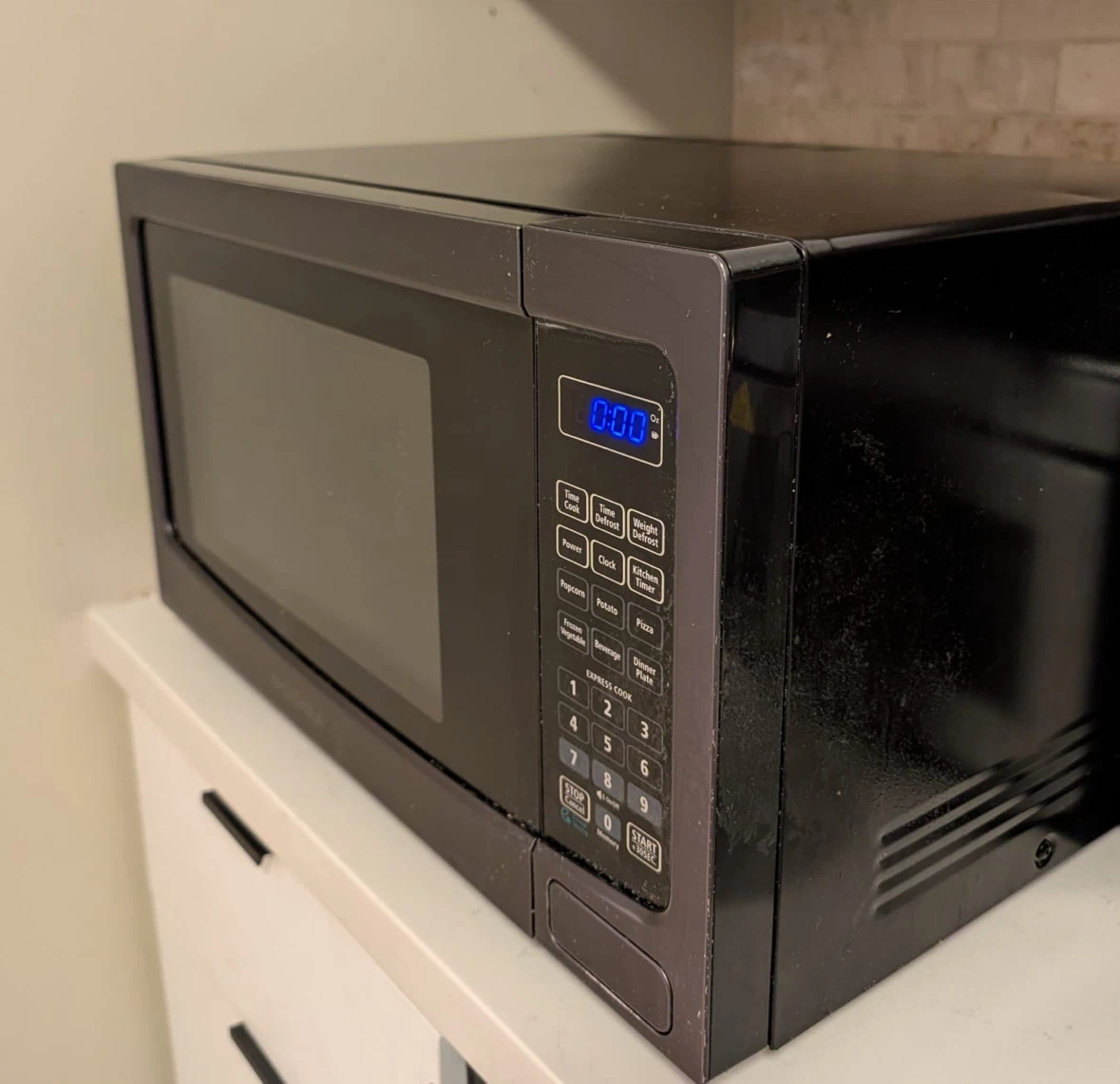Insignia countertop microwave - photo 2