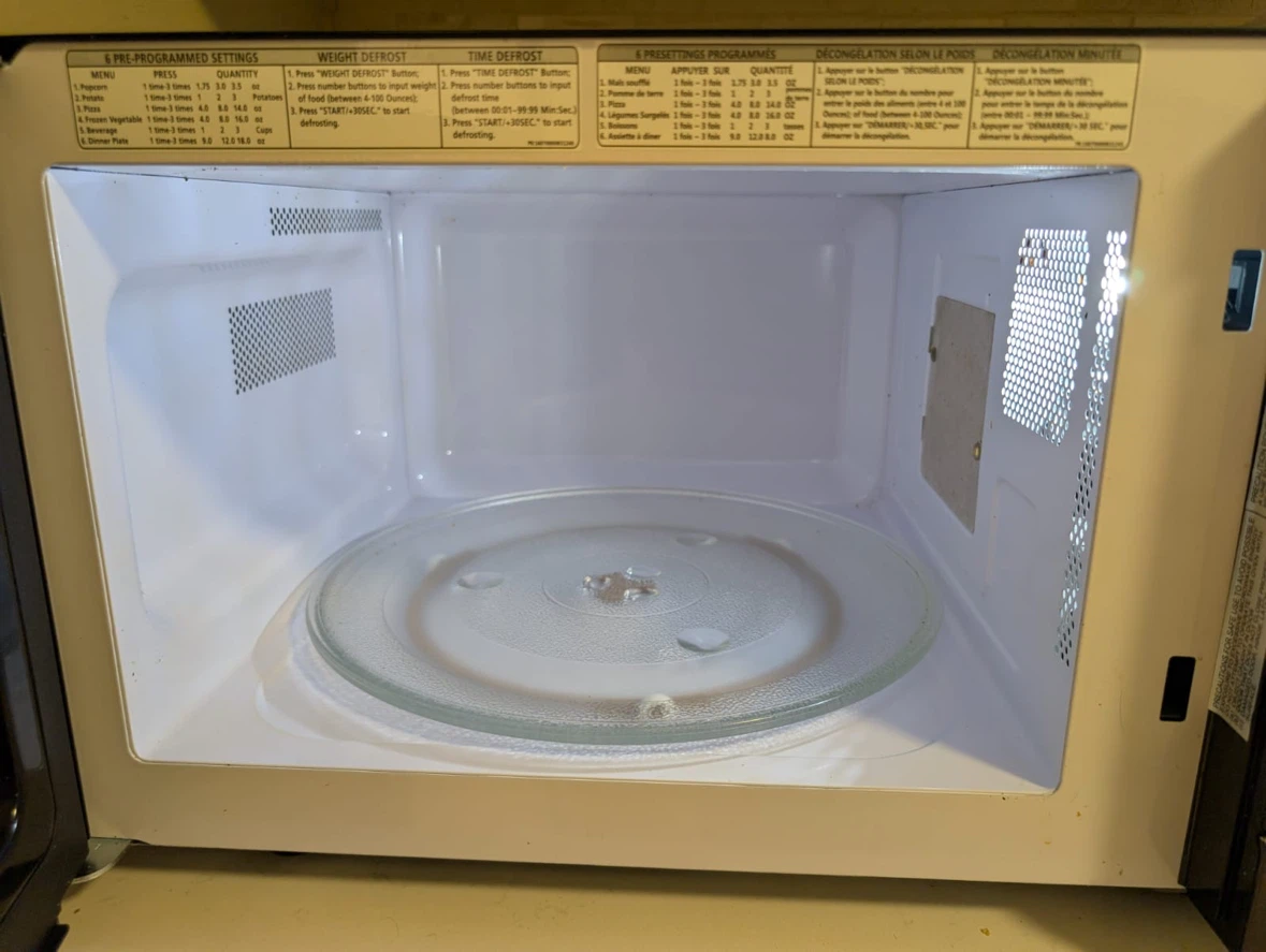 Insignia countertop microwave - photo 3