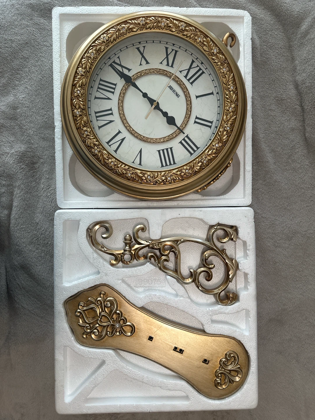 LISHENG Double-Sided Wall Clock with Ornate Bracket