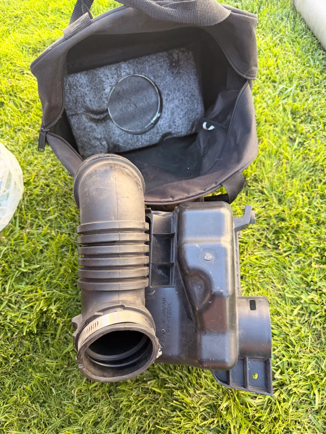 08-13 Subaru wrx oem air box - photo 3