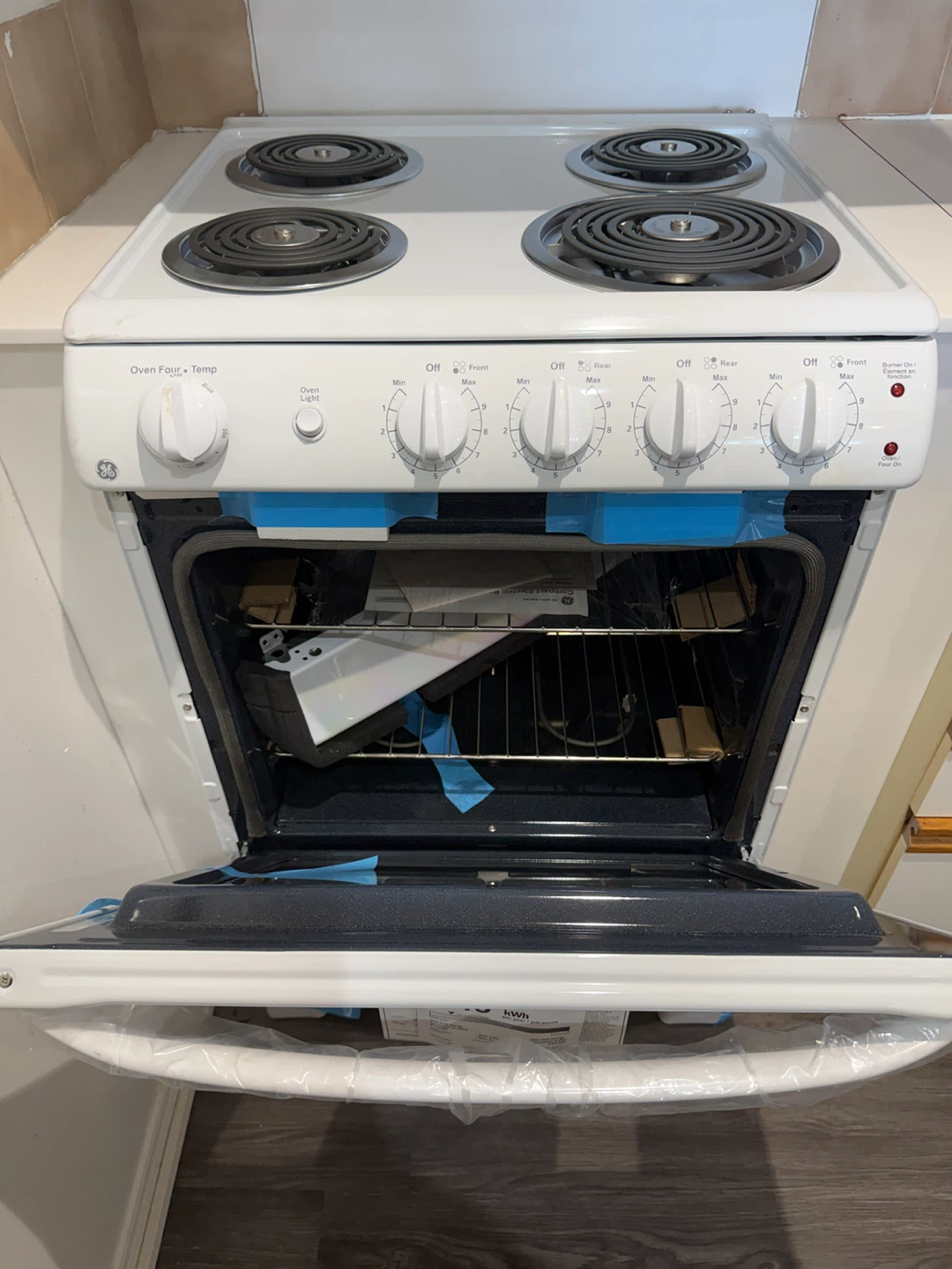 GE Electric Range with Oven - photo 3