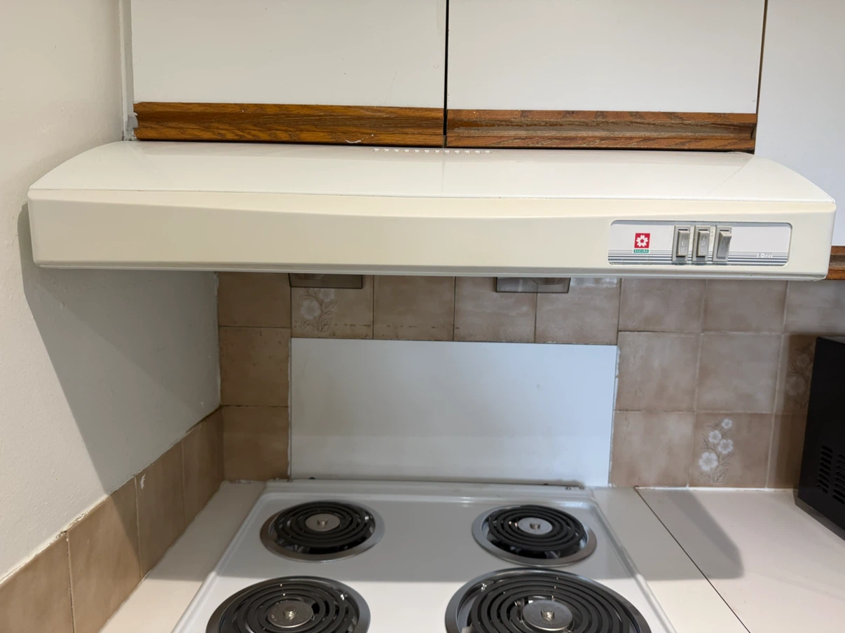 GE Electric Range with Oven - photo 4