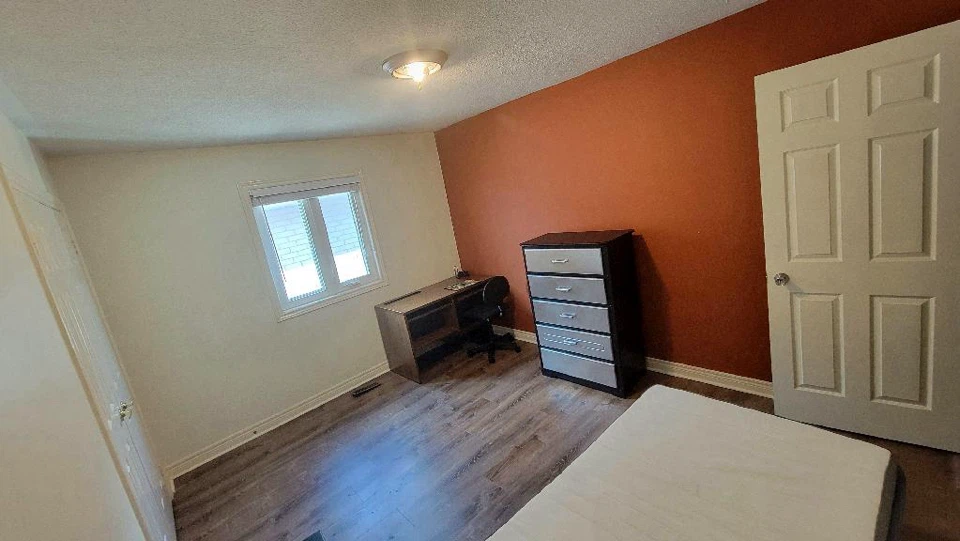 Private room for rent: Female tenant house