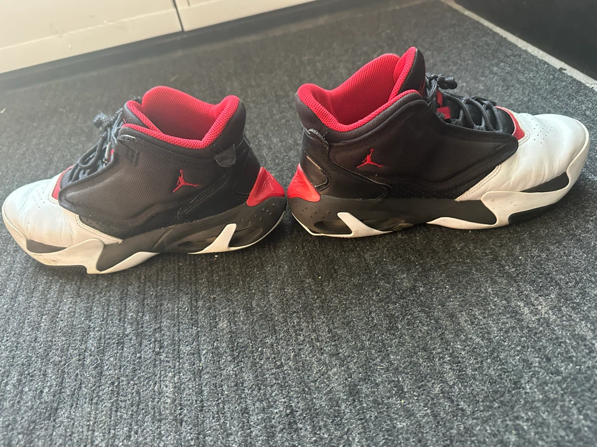 Jordan Max Aura 4 Shoes US 8 Black/White/Red