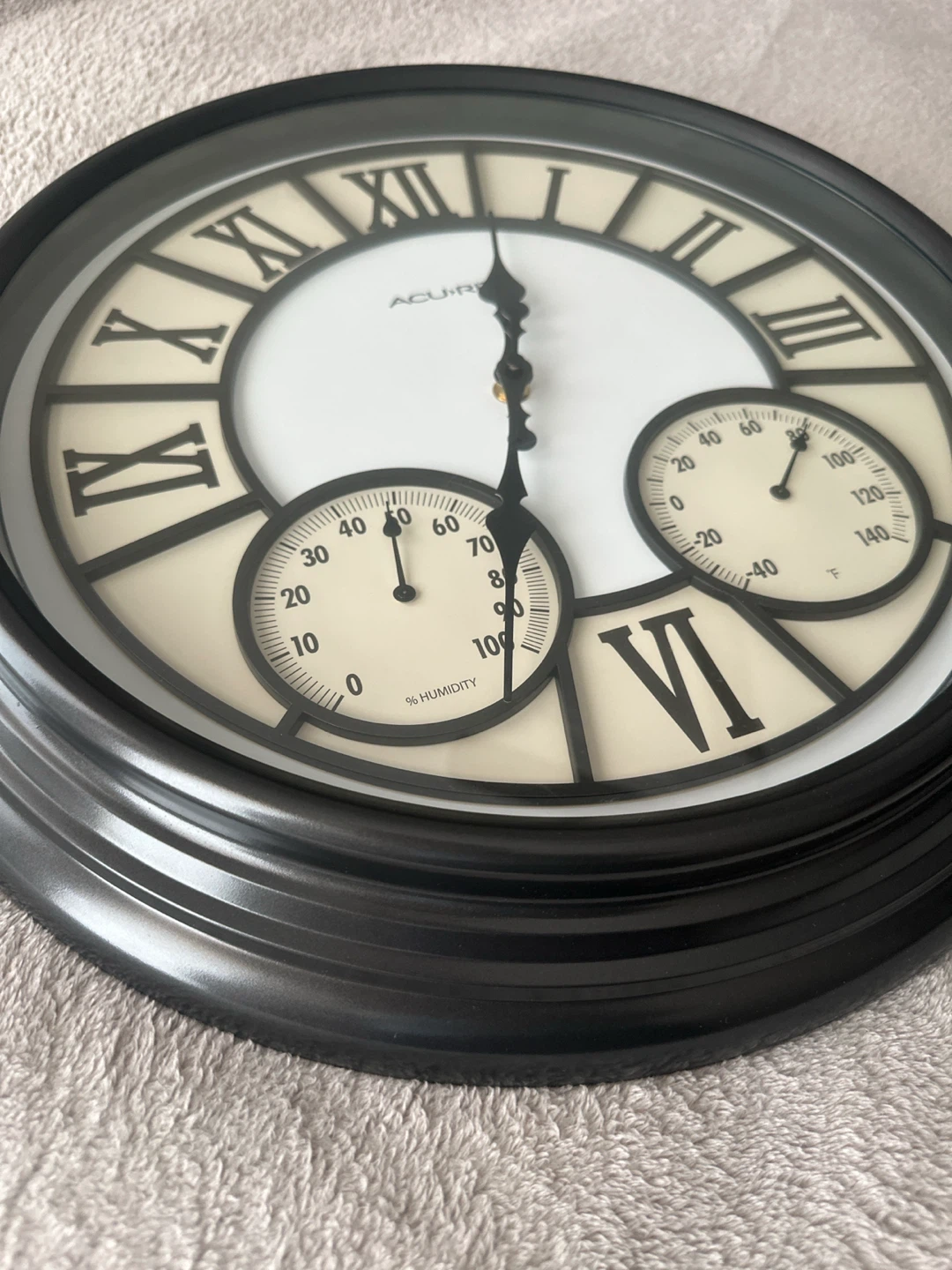 AcuRite Analog Clock with Thermometer and Hygrometer - photo 2