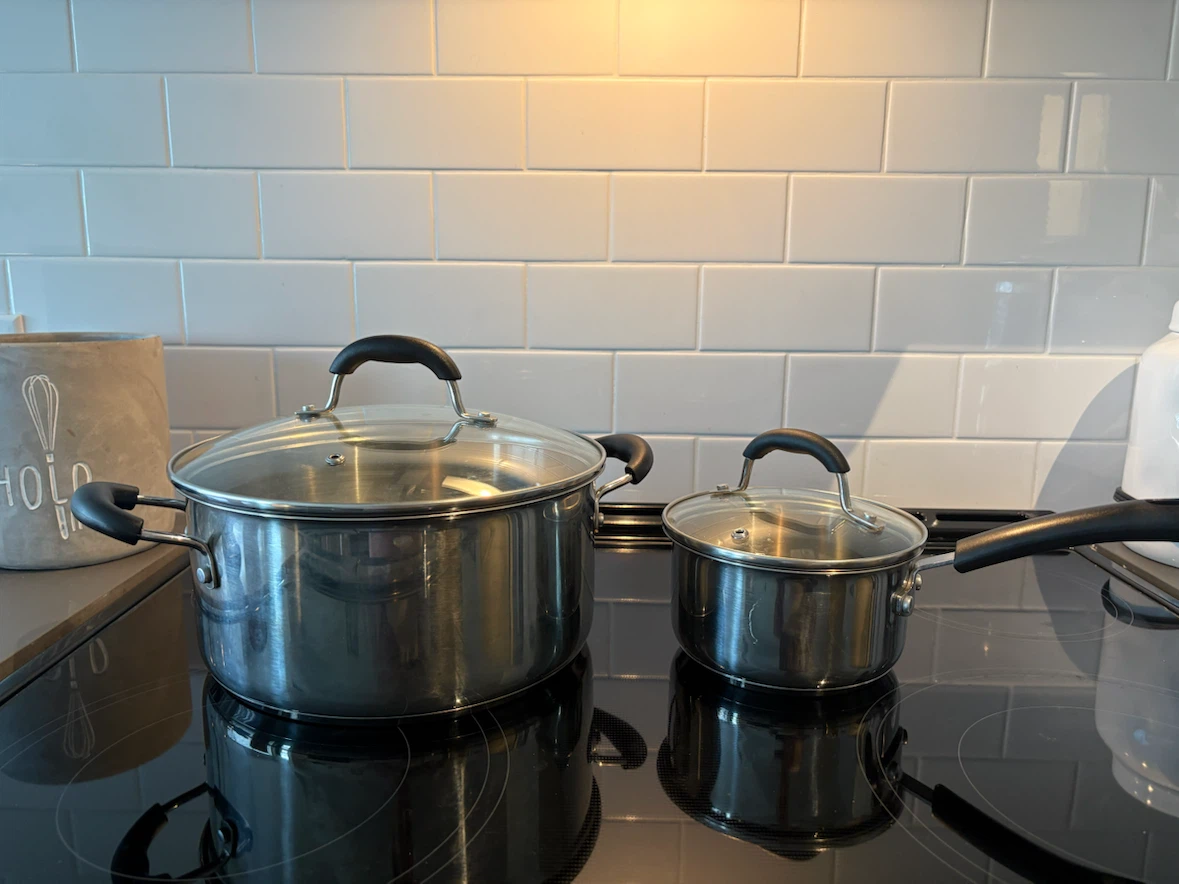 Set of 2 Master Chef Stainless Steel Pots with Lids