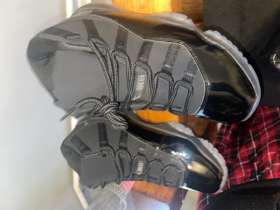 Jordan 11s cap and gown - photo 3