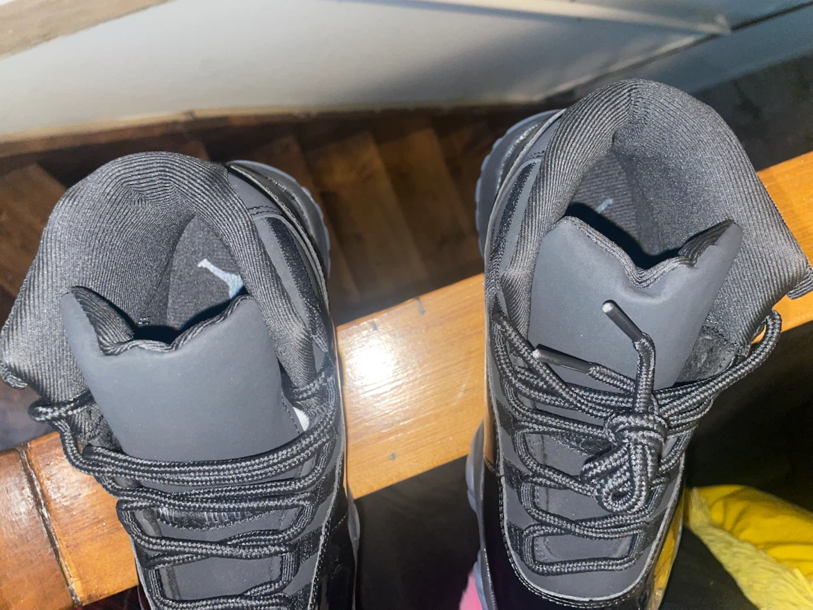 Jordan 11s cap and gown - photo 5