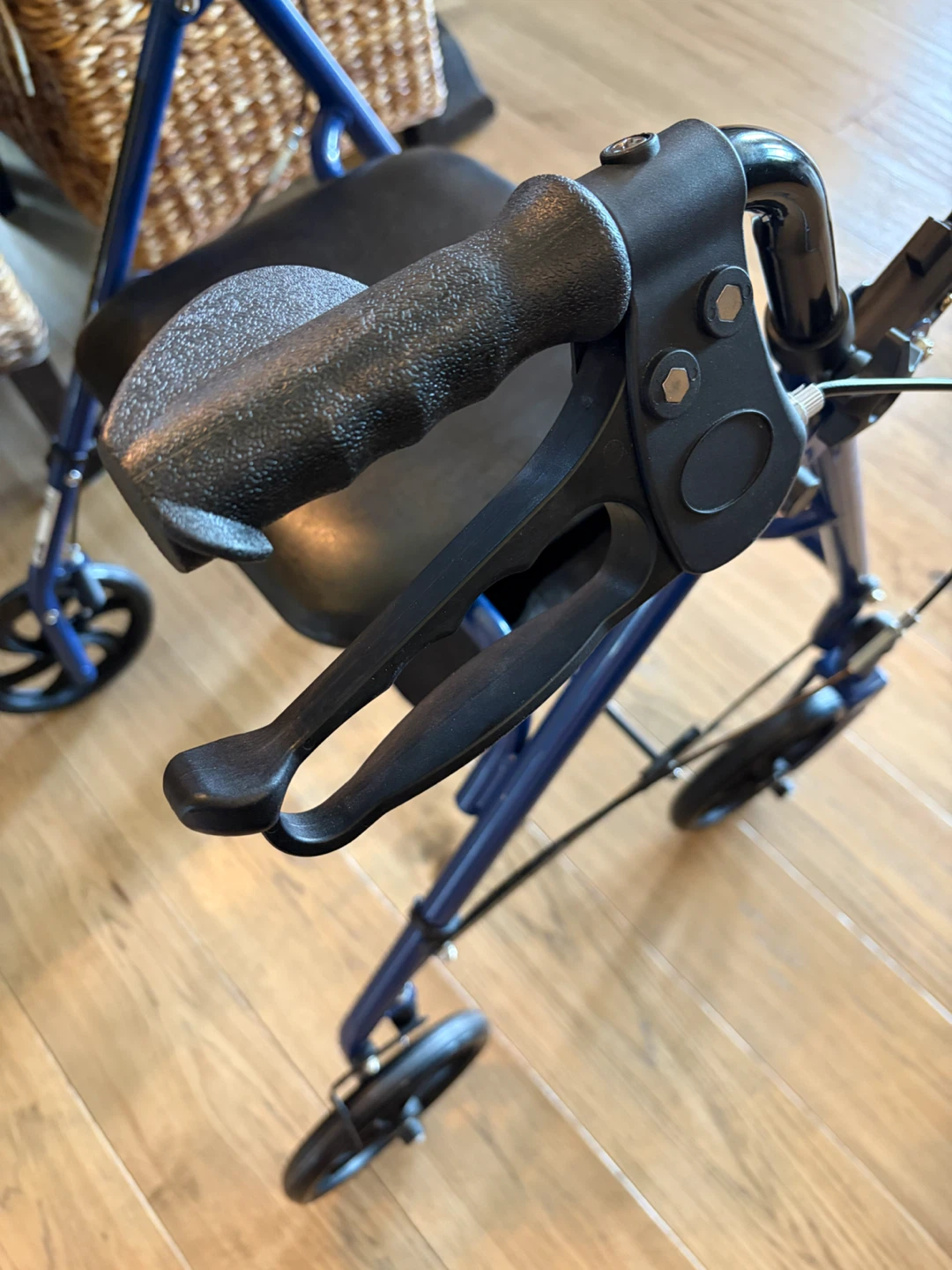 BARGAIN $125 like new Drive Rollator Walker with Seat and Bag - photo 5