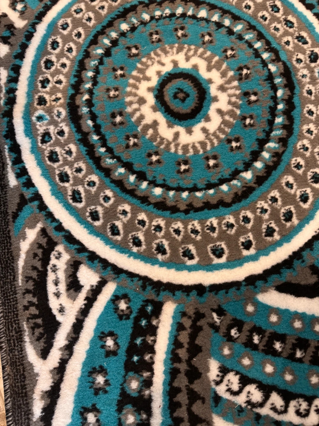 Area Rug with Geometric Pattern - photo 2